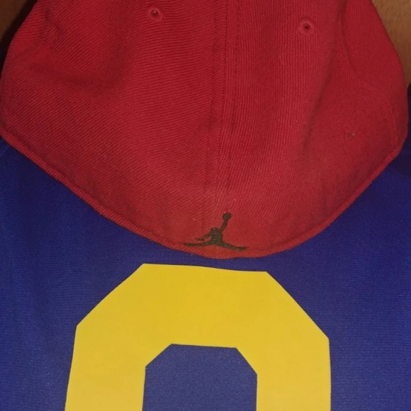 Red Jordan hat - Picture 2 of 3